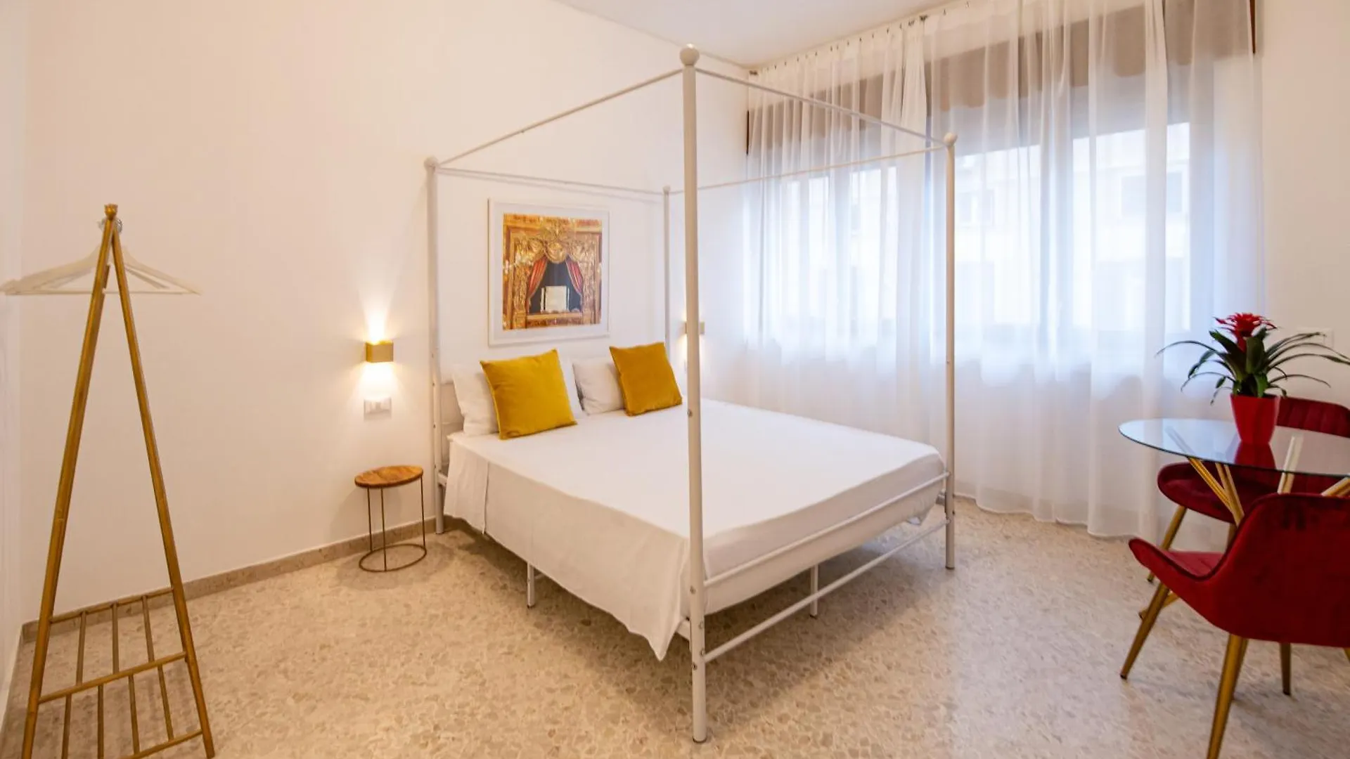 Accordi Suite Al Politeama Palermo Italy